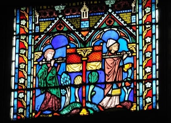 Stained glass window depicting the Ark of the Covenant being carried